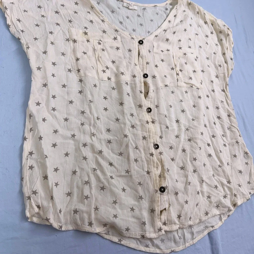 Maurices Cream Star Print‎ Button Front Short Sleeve Blouse Women's Size S